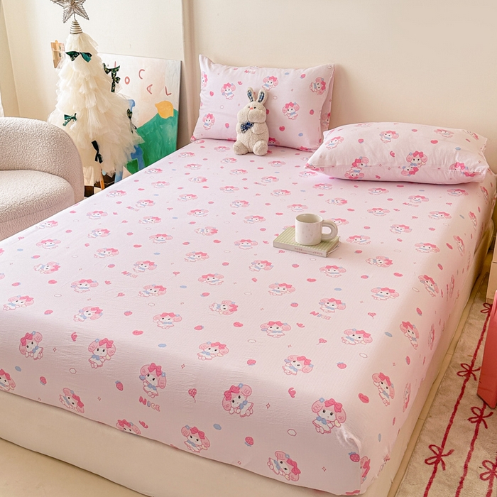 91家纺网 家纺一手货源 找家纺 温眠家纺 2025春夏新款云感棉双层纱床笠单床笠枕套三件套场景二 莓乐蒂