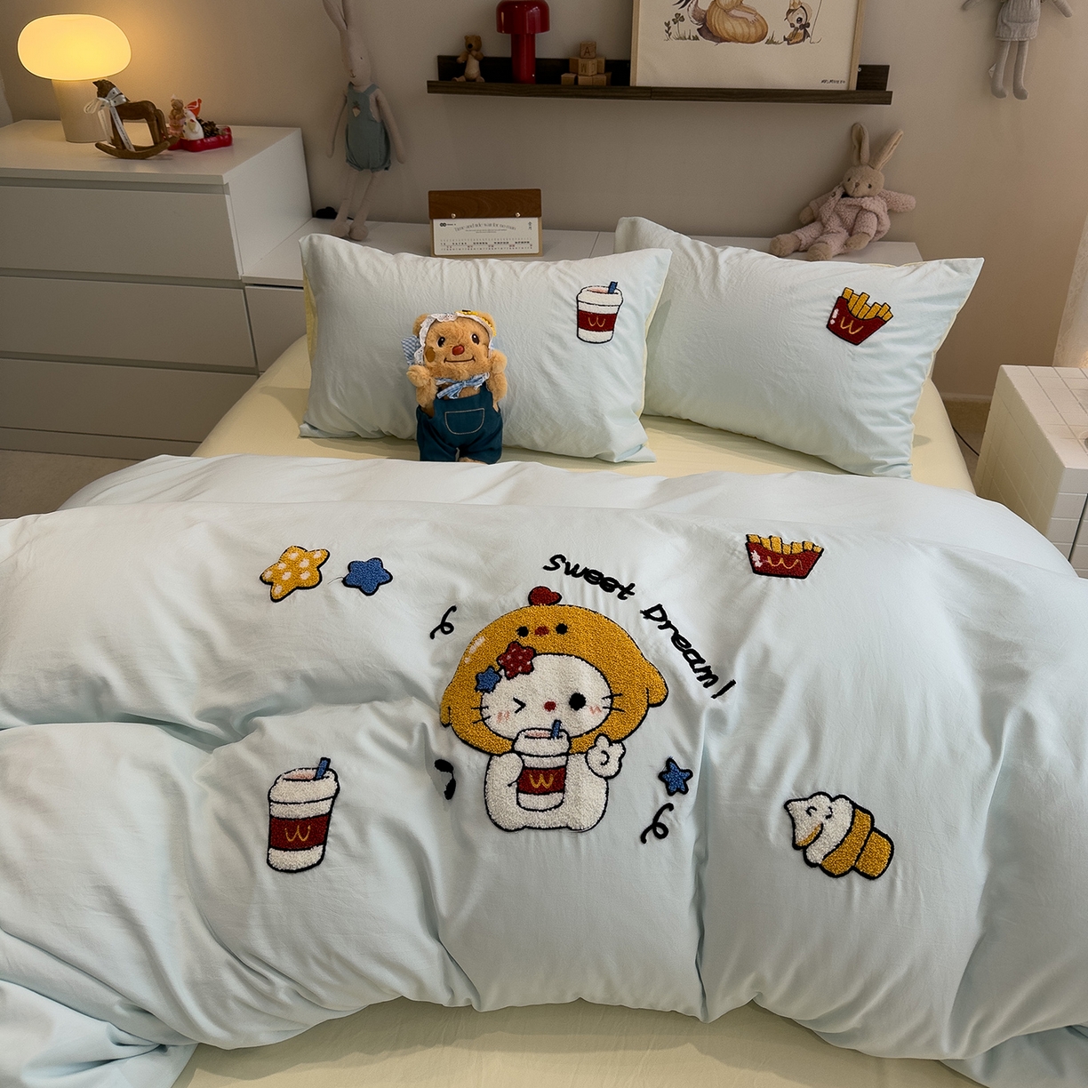 91家纺网 家纺一手货源 找家纺 曼谷家纺 2026新款卡通水洗棉毛巾绣四件套被套 可乐薯条-薄荷芝士