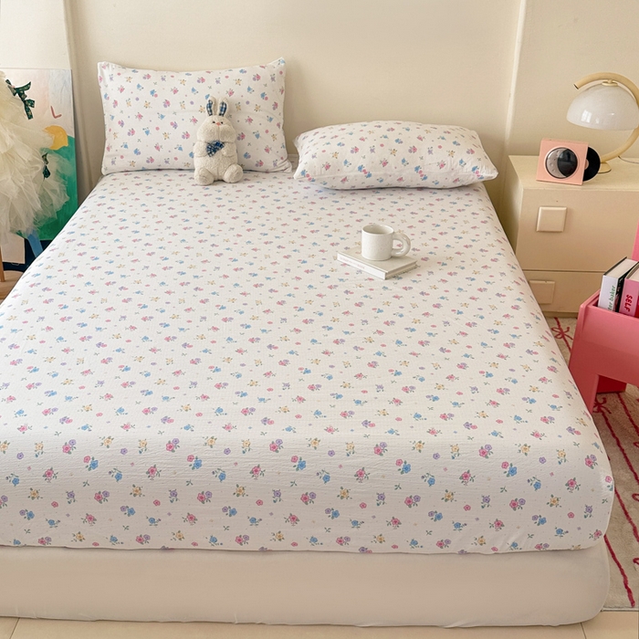 91家纺网 家纺一手货源 找家纺 温眠家纺 2025春夏新款云感棉双层纱床笠单床笠枕套三件套场景二 铃兰春信