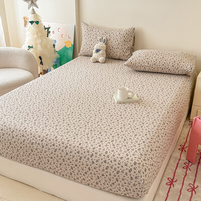 91家纺网 家纺一手货源 找家纺 温眠家纺 2025春夏新款云感棉双层纱床笠单床笠枕套三件套场景二 失约温柔