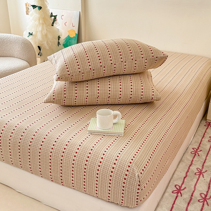 91家纺网 家纺一手货源 找家纺 温眠家纺 2025春夏新款云感棉双层纱床笠单床笠枕套三件套场景二 相思红豆