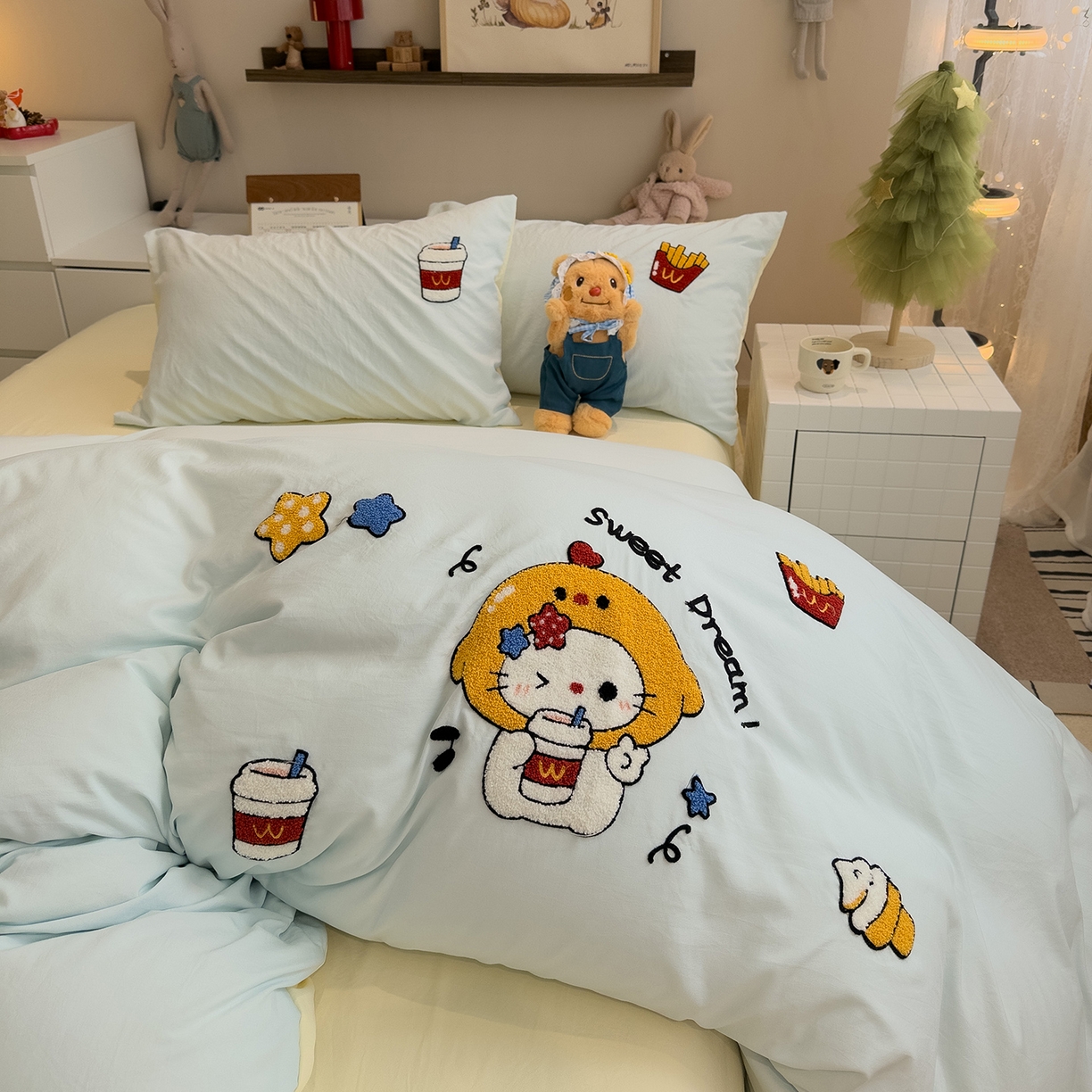 91家纺网 家纺一手货源 找家纺 曼谷家纺 2026新款卡通水洗棉毛巾绣四件套被套 可乐薯条-薄荷芝士