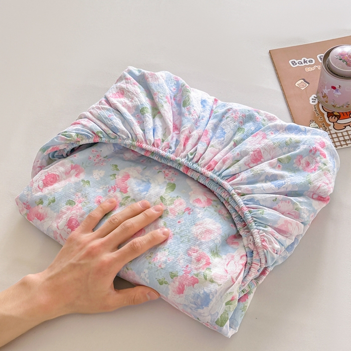 91家纺网 家纺一手货源 找家纺 温眠家纺 2025春夏新款云感棉双层纱床笠单床笠枕套三件套场景二 晚香玉