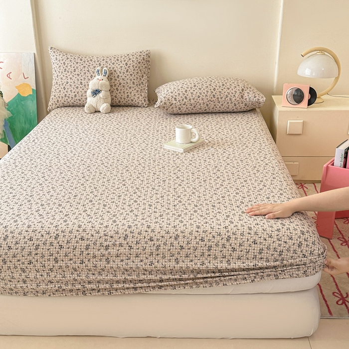 91家纺网 家纺一手货源 找家纺 温眠家纺 2025春夏新款云感棉双层纱床笠单床笠枕套三件套场景二 失约温柔