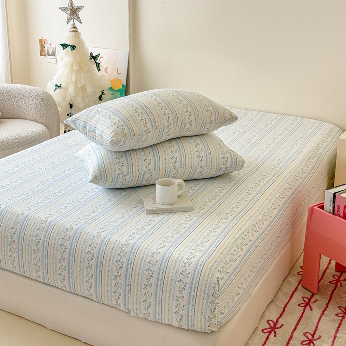 91家纺网 家纺一手货源 找家纺 温眠家纺 2025春夏新款云感棉双层纱床笠单床笠枕套三件套场景二 洛克庄园