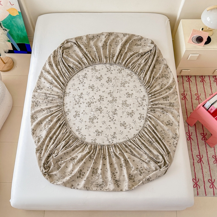 91家纺网 家纺一手货源 找家纺 温眠家纺 2025春夏新款云感棉双层纱床笠单床笠枕套三件套场景二 秋风萧瑟