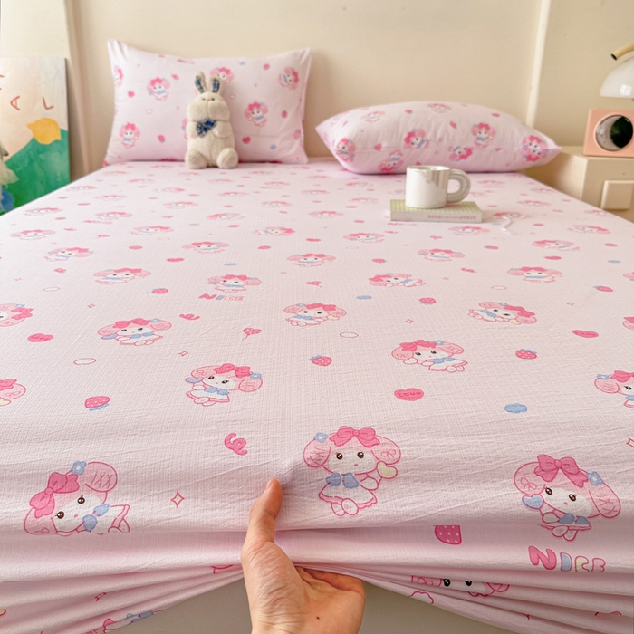 91家纺网 家纺一手货源 找家纺 温眠家纺 2025春夏新款云感棉双层纱床笠单床笠枕套三件套场景二 莓乐蒂