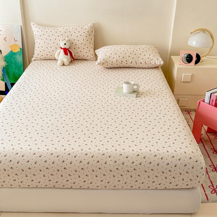 91家纺网 家纺一手货源 找家纺 温眠家纺 2025春夏新款云感棉双层纱床笠单床笠枕套三件套场景二 旧梦难续