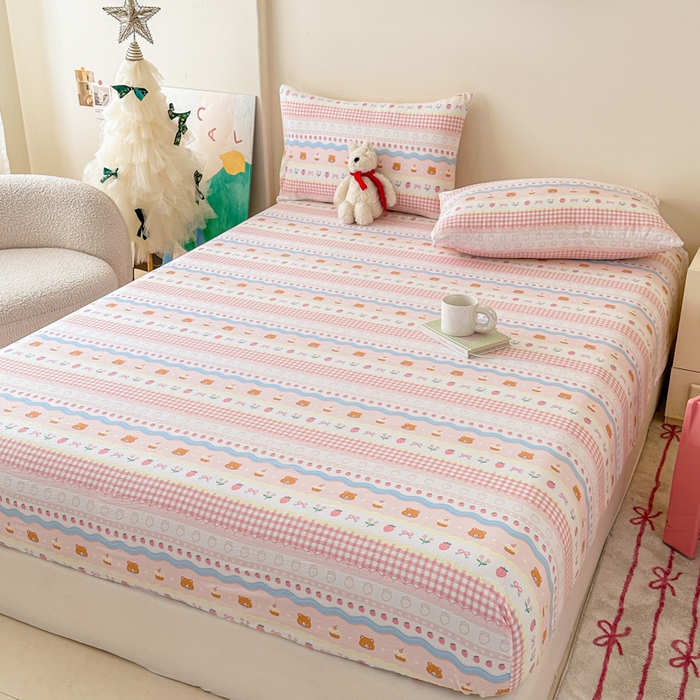 91家纺网 家纺一手货源 找家纺 温眠家纺 2025春夏新款云感棉双层纱床笠单床笠枕套三件套场景二 草莓蛋糕