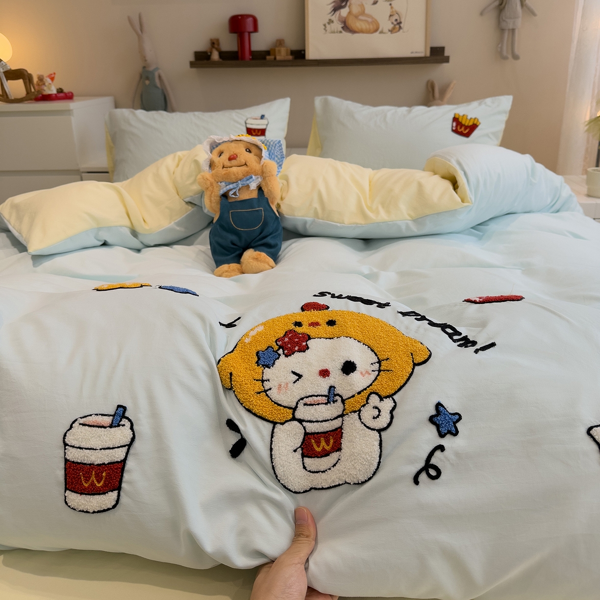 91家纺网 家纺一手货源 找家纺 曼谷家纺 2026新款卡通水洗棉毛巾绣四件套被套 可乐薯条-薄荷芝士