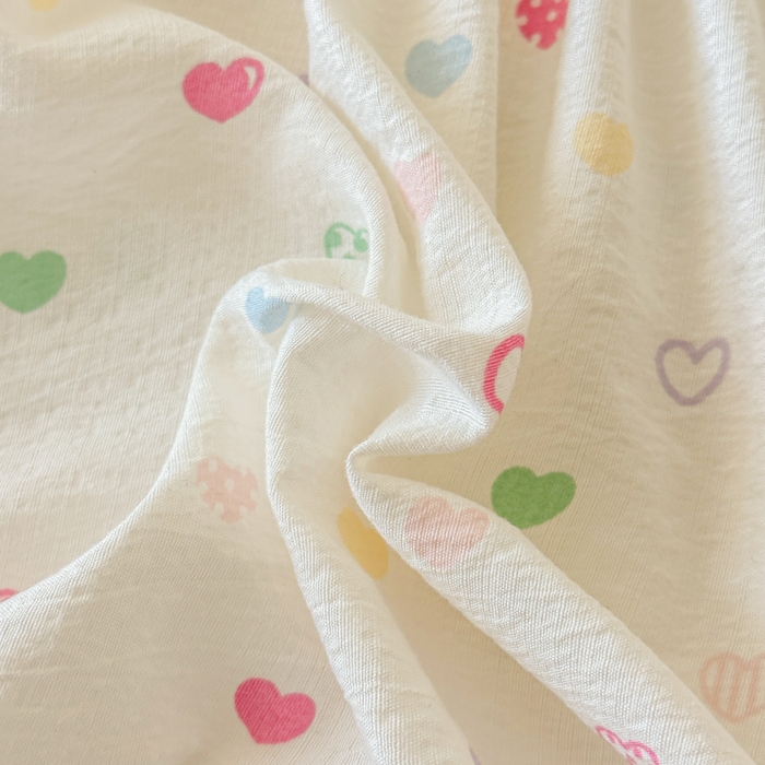 91家纺网 家纺一手货源 找家纺 温眠家纺 2025春夏新款云感棉双层纱床笠单床笠枕套三件套场景二 浪漫邂逅