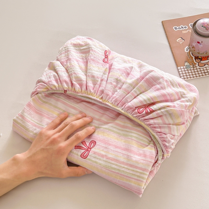 91家纺网 家纺一手货源 找家纺 温眠家纺 2025春夏新款云感棉双层纱床笠单床笠枕套三件套场景二 蝴蝶结