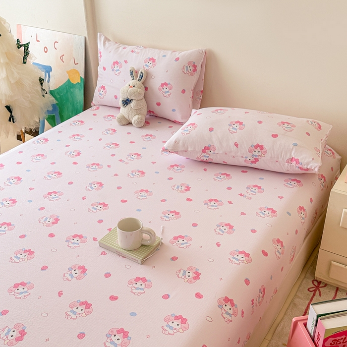 91家纺网 家纺一手货源 找家纺 温眠家纺 2025春夏新款云感棉双层纱床笠单床笠枕套三件套场景二 莓乐蒂