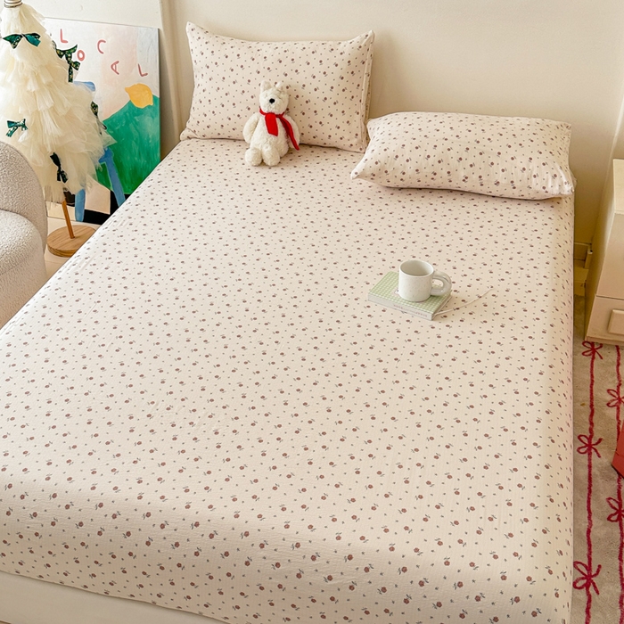 91家纺网 家纺一手货源 找家纺 温眠家纺 2025春夏新款云感棉双层纱床笠单床笠枕套三件套场景二 旧梦难续