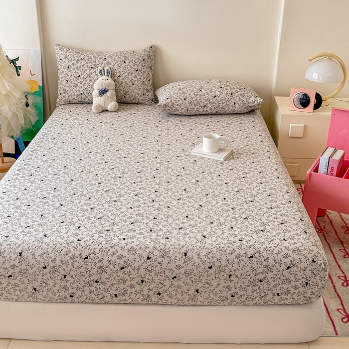 91家纺网 家纺一手货源 找家纺 温眠家纺 2025春夏新款云感棉双层纱床笠单床笠枕套三件套场景二 兔与晚风