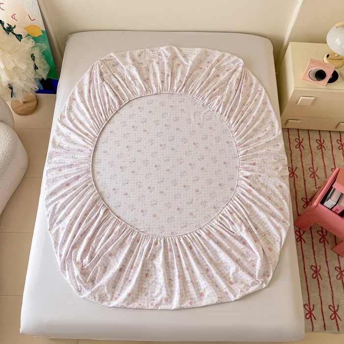 91家纺网 家纺一手货源 找家纺 温眠家纺 2025春夏新款云感棉双层纱床笠单床笠枕套三件套场景二 花漾甜心