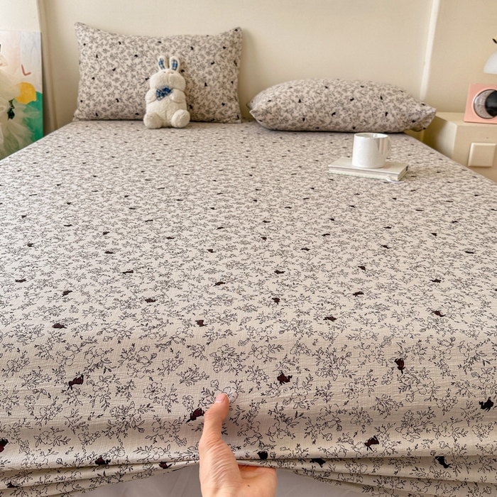 91家纺网 家纺一手货源 找家纺 温眠家纺 2025春夏新款云感棉双层纱床笠单床笠枕套三件套场景二 兔与晚风