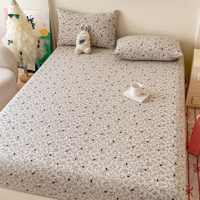 91家纺网 家纺一手货源 找家纺 温眠家纺 2025春夏新款云感棉双层纱床笠单床笠枕套三件套场景二 兔与晚风