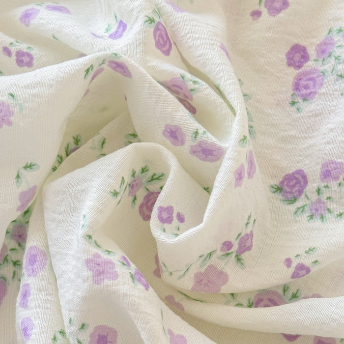 91家纺网 家纺一手货源 找家纺 温眠家纺 2025春夏新款云感棉双层纱床笠单床笠枕套三件套场景二 思念女孩