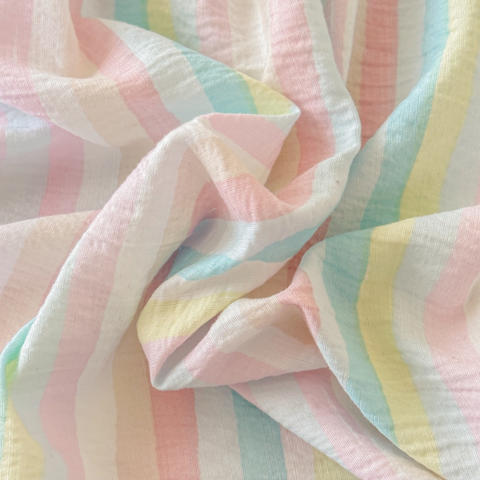 91家纺网 家纺一手货源 找家纺 温眠家纺 2025春夏新款云感棉双层纱床笠单床笠枕套三件套场景二 遇见彩虹