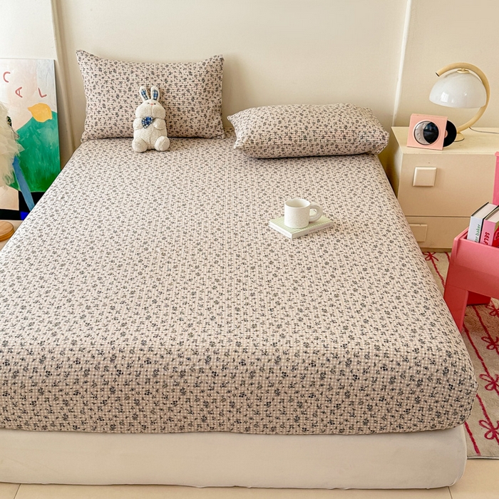 91家纺网 家纺一手货源 找家纺 温眠家纺 2025春夏新款云感棉双层纱床笠单床笠枕套三件套场景二 失约温柔