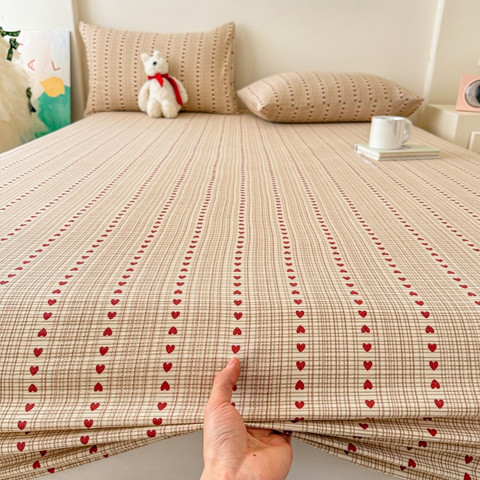 91家纺网 家纺一手货源 找家纺 温眠家纺 2025春夏新款云感棉双层纱床笠单床笠枕套三件套场景二 相思红豆