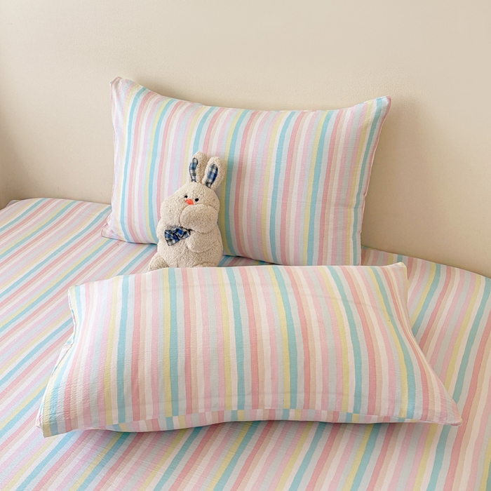 91家纺网 家纺一手货源 找家纺 温眠家纺 2025春夏新款云感棉双层纱床笠单床笠枕套三件套场景二 遇见彩虹