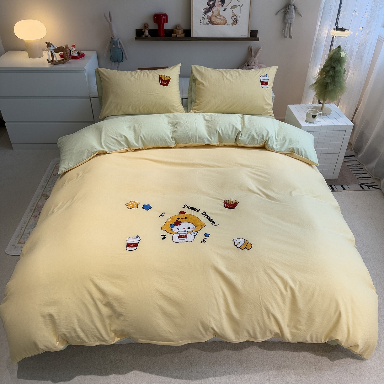 91家纺网 家纺一手货源 找家纺 曼谷家纺 2026新款卡通水洗棉毛巾绣四件套被套 可乐薯条-蜜黄豆绿