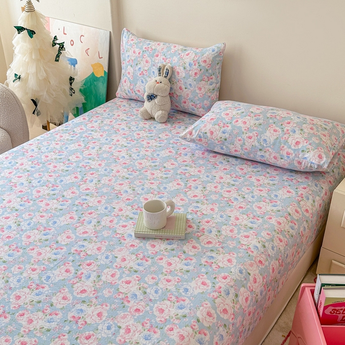 91家纺网 家纺一手货源 找家纺 温眠家纺 2025春夏新款云感棉双层纱床笠单床笠枕套三件套场景二 晚香玉