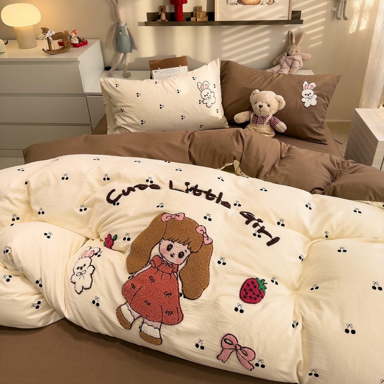 91家纺网 家纺一手货源 找家纺 曼谷家纺 2026新款卡通水洗棉毛巾绣四件套被套 小女孩