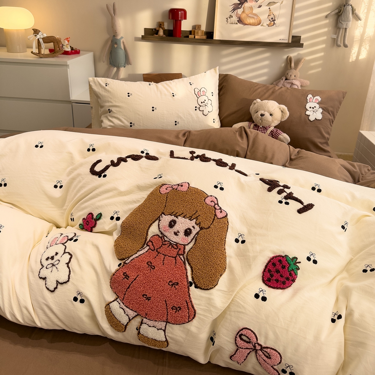 91家纺网 家纺一手货源 找家纺 曼谷家纺 2026新款卡通水洗棉毛巾绣四件套被套 小女孩