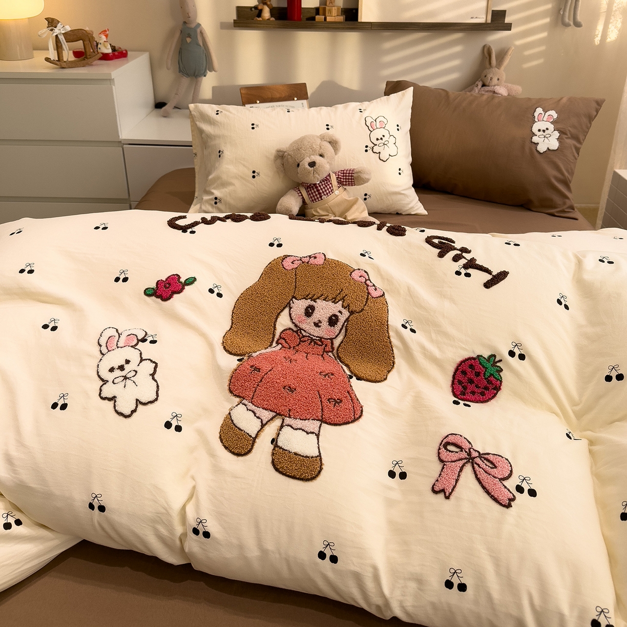 91家纺网 家纺一手货源 找家纺 曼谷家纺 2026新款卡通水洗棉毛巾绣四件套被套 小女孩