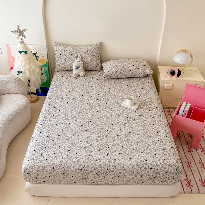 91家纺网 家纺一手货源 找家纺 温眠家纺 2025春夏新款云感棉双层纱床笠单床笠枕套三件套场景二 兔与晚风