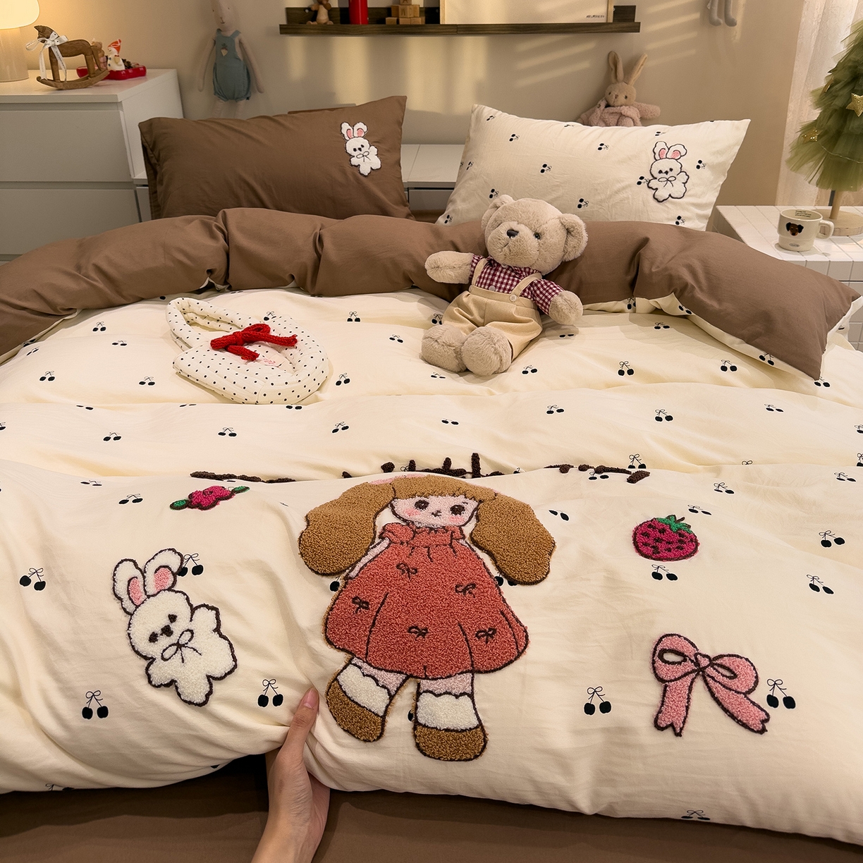 91家纺网 家纺一手货源 找家纺 曼谷家纺 2026新款卡通水洗棉毛巾绣四件套被套 小女孩