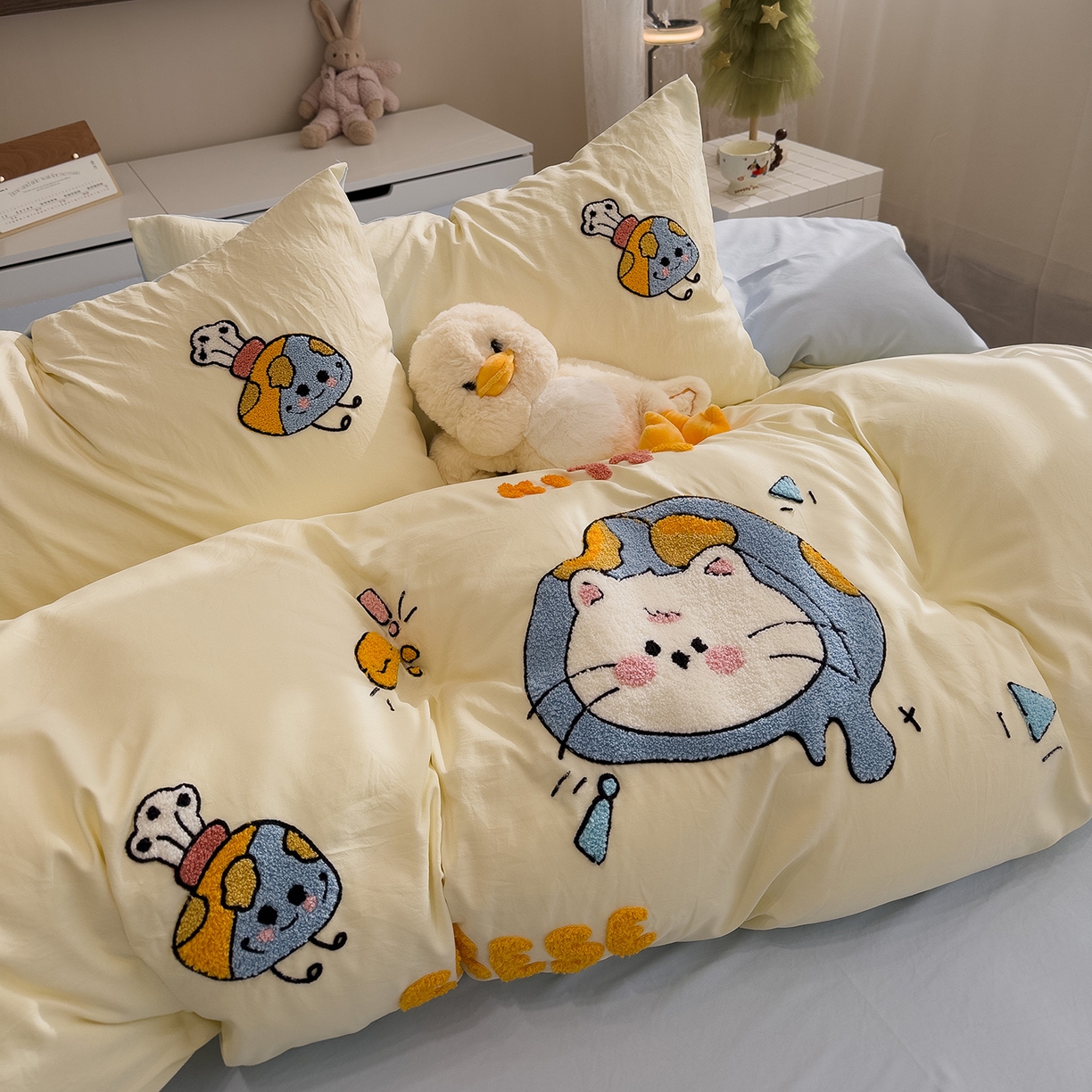 91家纺网 家纺一手货源 找家纺 曼谷家纺 2026新款卡通水洗棉毛巾绣四件套被套 芝士喵喵