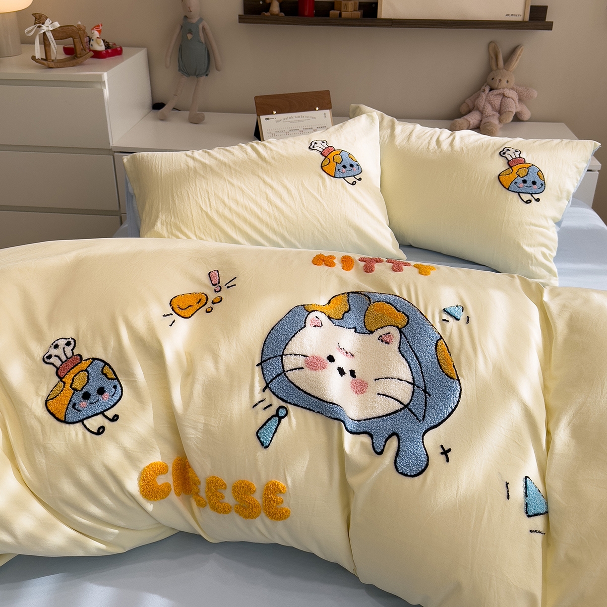 91家纺网 家纺一手货源 找家纺 曼谷家纺 2026新款卡通水洗棉毛巾绣四件套被套 芝士喵喵