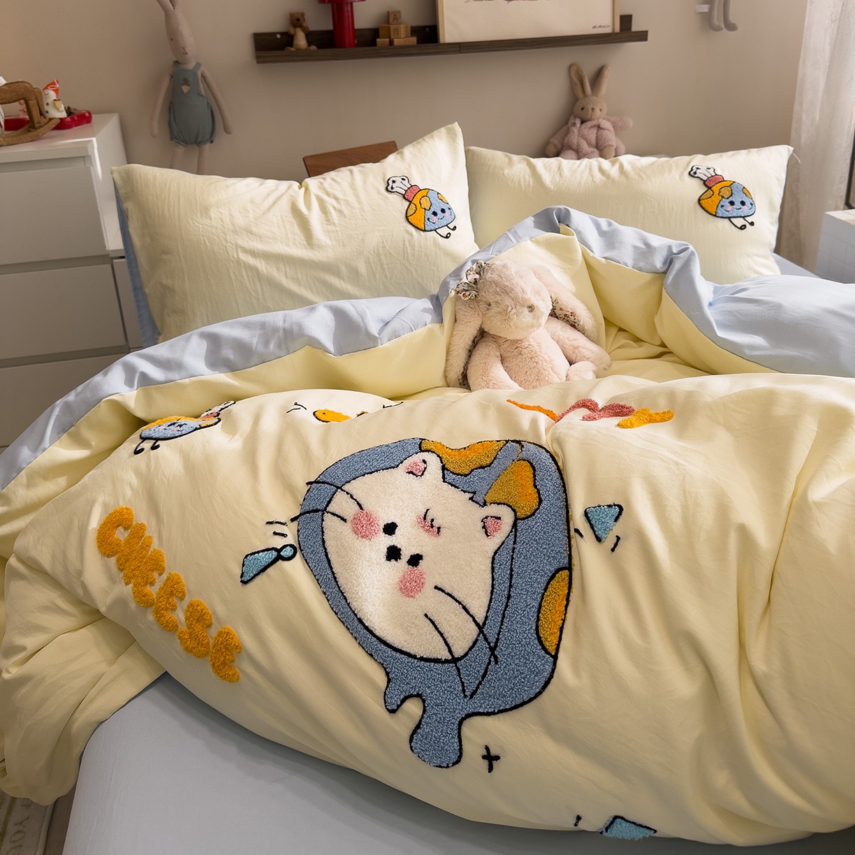 91家纺网 家纺一手货源 找家纺 曼谷家纺 2026新款卡通水洗棉毛巾绣四件套被套 芝士喵喵