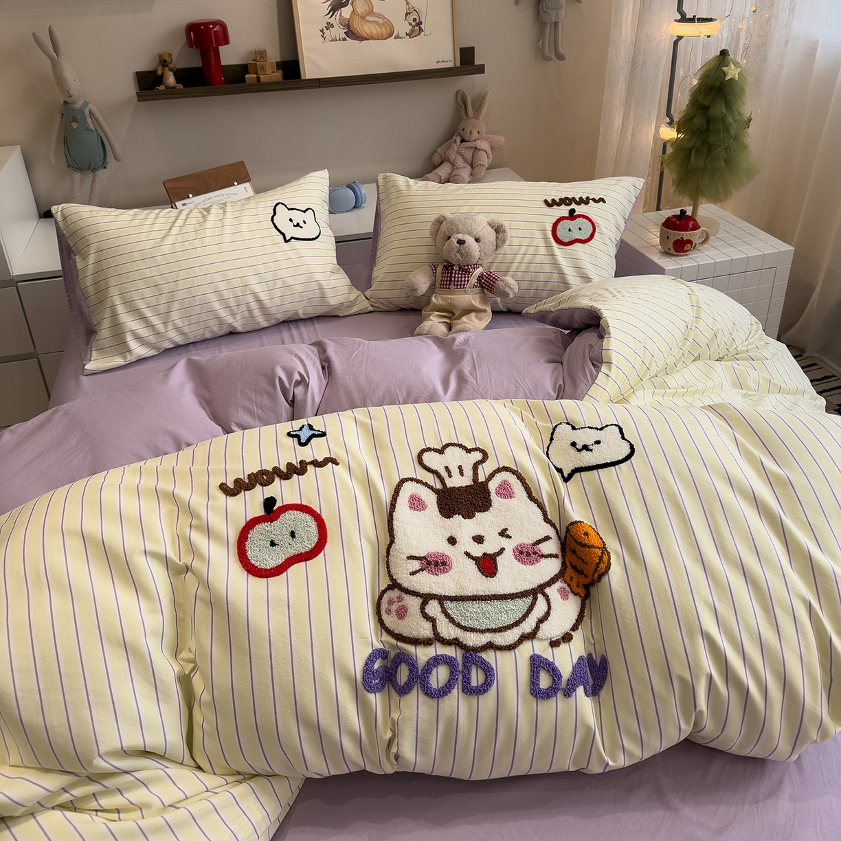 91家纺网 家纺一手货源 找家纺 曼谷家纺 2026新款卡通水洗棉毛巾绣四件套被套 小鱼喵喵酱-紫条