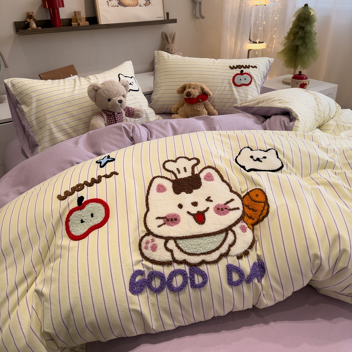 91家纺网 家纺一手货源 找家纺 曼谷家纺 2026新款卡通水洗棉毛巾绣四件套被套 小鱼喵喵酱-紫条