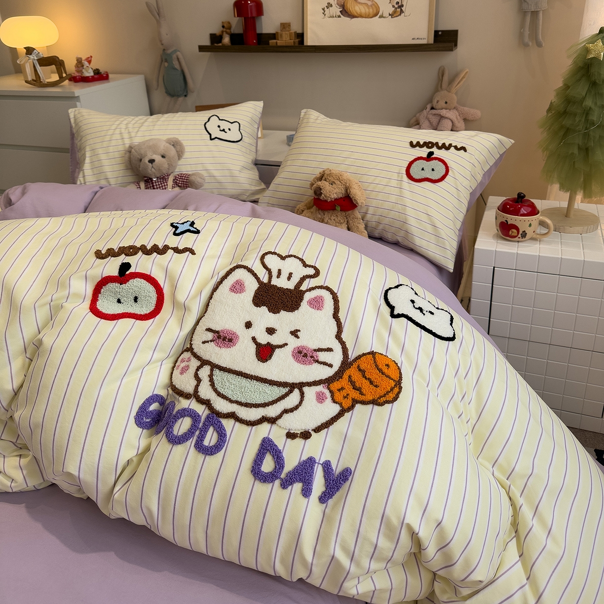 91家纺网 家纺一手货源 找家纺 曼谷家纺 2026新款卡通水洗棉毛巾绣四件套被套 小鱼喵喵酱-紫条