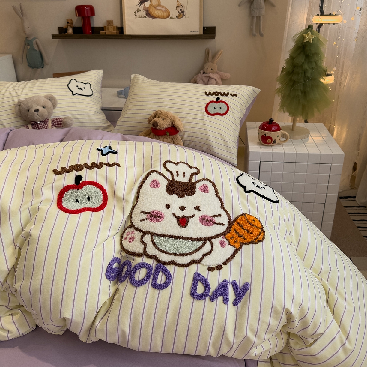 91家纺网 家纺一手货源 找家纺 曼谷家纺 2026新款卡通水洗棉毛巾绣四件套被套 小鱼喵喵酱-紫条