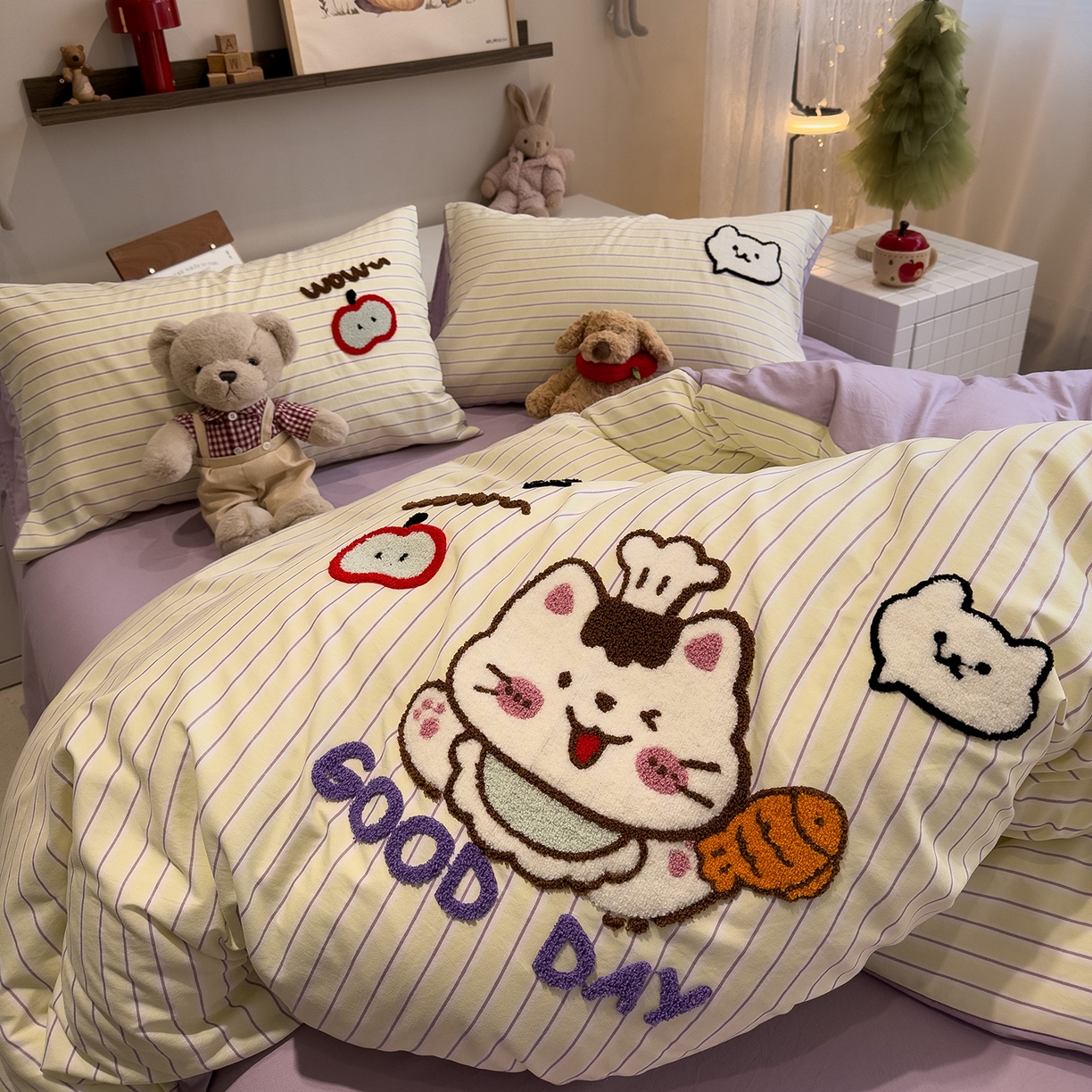 91家纺网 家纺一手货源 找家纺 曼谷家纺 2026新款卡通水洗棉毛巾绣四件套被套 小鱼喵喵酱-紫条