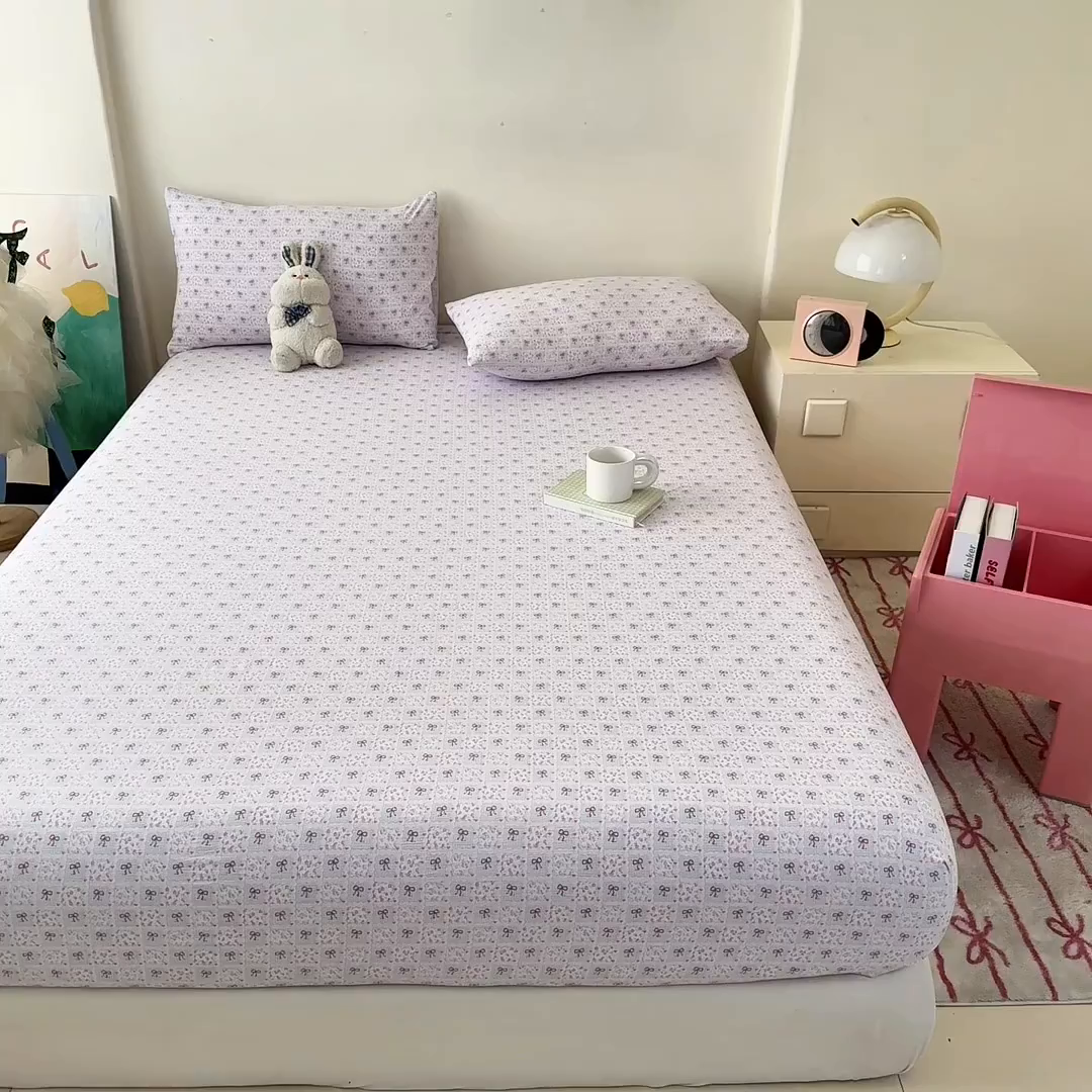 91家纺网 家纺一手货源 找家纺 温眠家纺 2025春夏新款云感棉双层纱床笠单床笠枕套三件套场景二 琉璃瓦梦