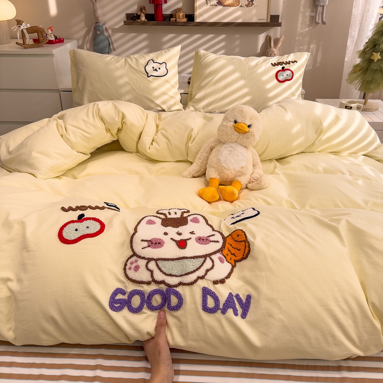 91家纺网 家纺一手货源 找家纺 曼谷家纺 2026新款卡通水洗棉毛巾绣四件套被套 小鱼喵喵酱-芝士咖条