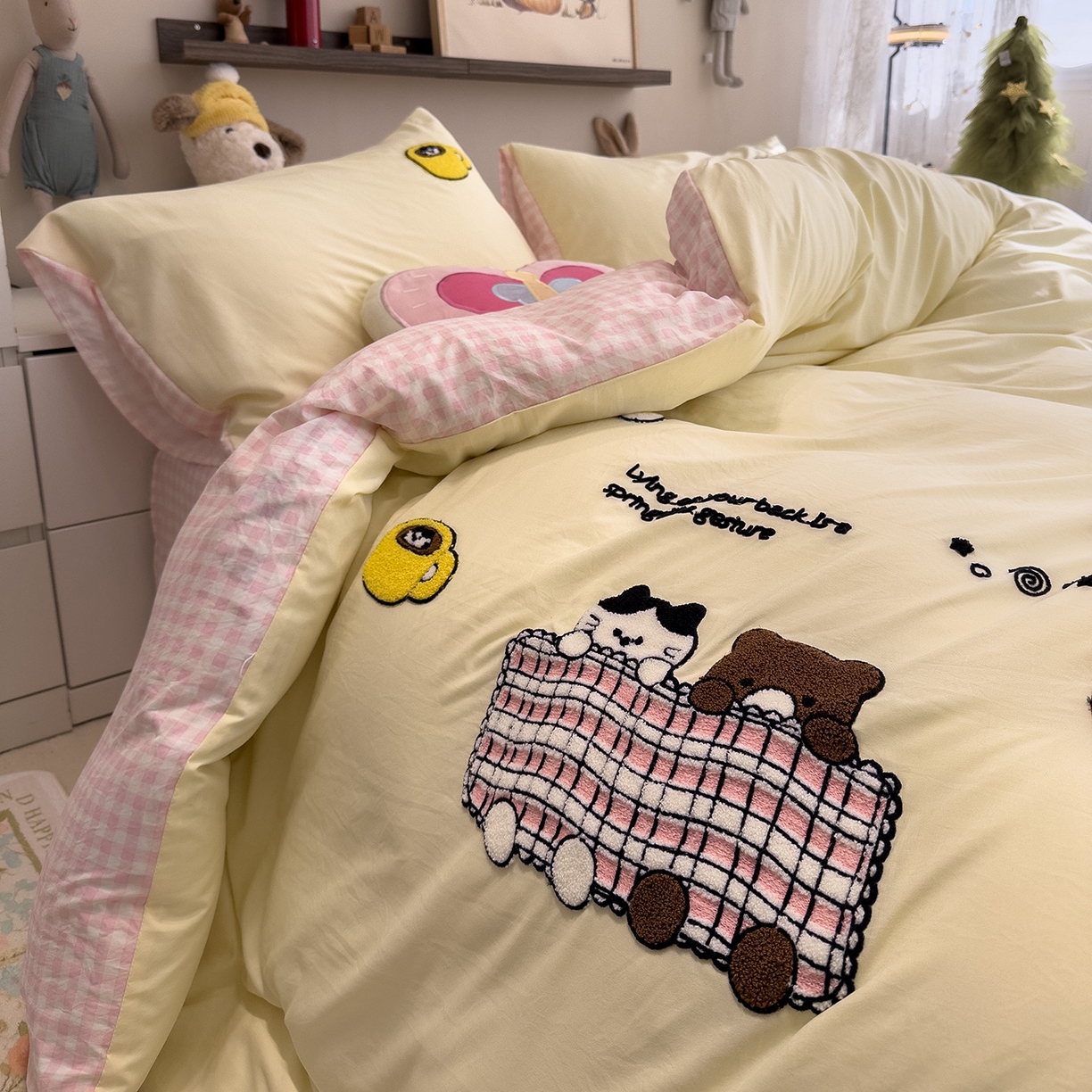 91家纺网 家纺一手货源 找家纺 曼谷家纺 2026新款卡通水洗棉毛巾绣四件套被套 韩系小窝