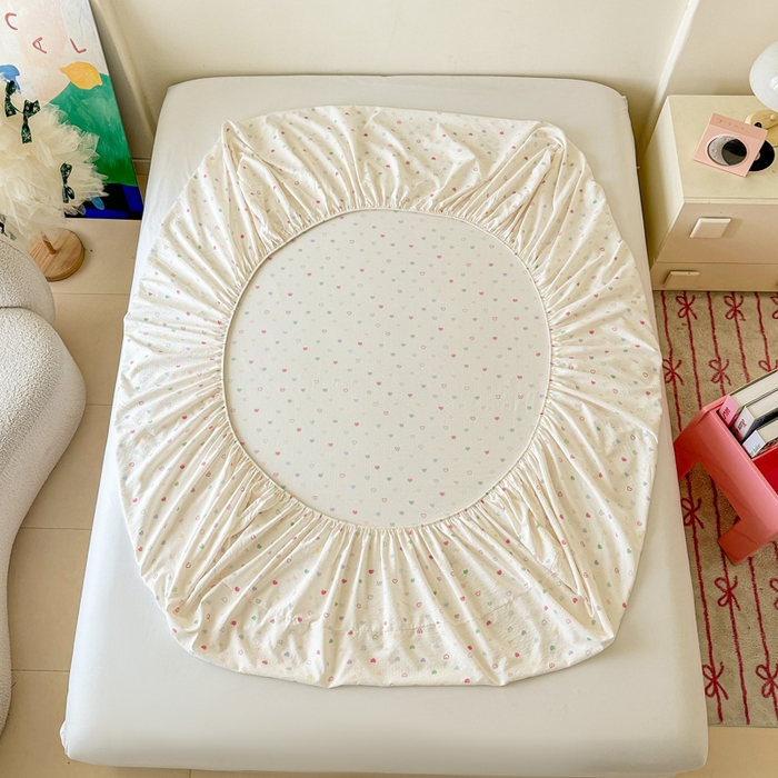 91家纺网 家纺一手货源 找家纺 温眠家纺 2025春夏新款云感棉双层纱床笠单床笠枕套三件套场景二 浪漫邂逅