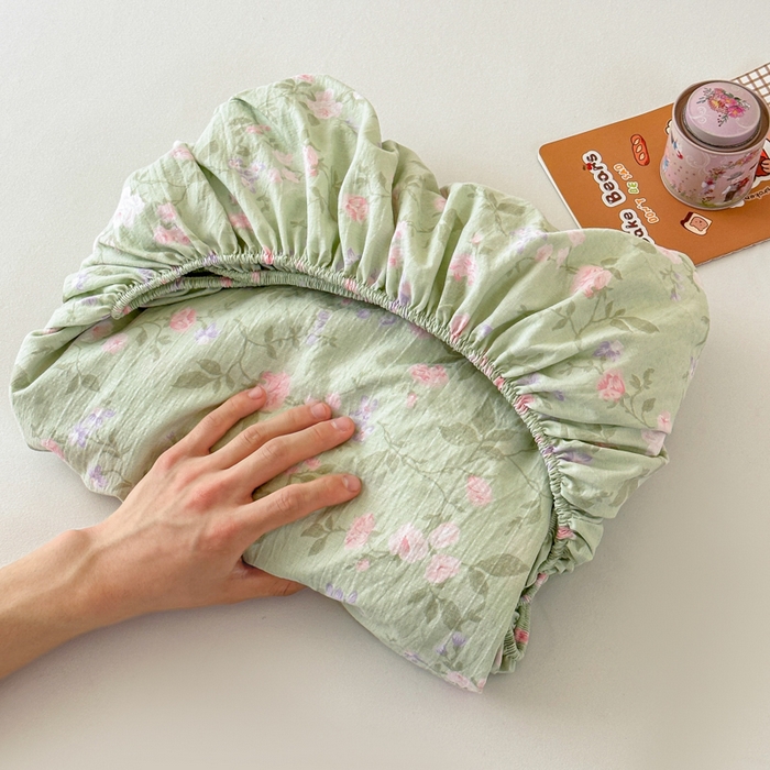 91家纺网 家纺一手货源 找家纺 温眠家纺 2025春夏新款云感棉双层纱床笠单床笠枕套三件套场景二 木槿绿