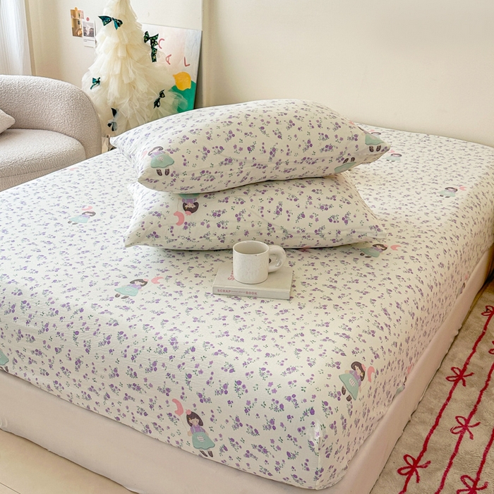 91家纺网 家纺一手货源 找家纺 温眠家纺 2025春夏新款云感棉双层纱床笠单床笠枕套三件套场景二 思念女孩