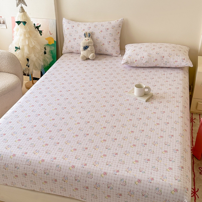 91家纺网 家纺一手货源 找家纺 温眠家纺 2025春夏新款云感棉双层纱床笠单床笠枕套三件套场景二 花漾甜心