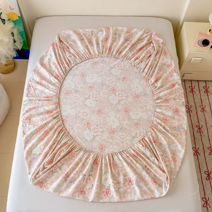 91家纺网 家纺一手货源 找家纺 温眠家纺 2025春夏新款云感棉双层纱床笠单床笠枕套三件套场景二 国色芳华